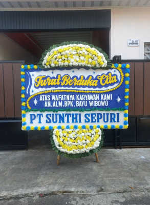 Papan Bunga Duka di Pulau Laut Timur