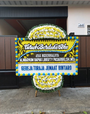 Papan Bunga Duka di Pulau Laut Timur