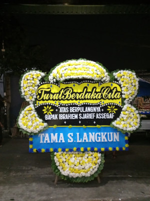 Papan Bunga Duka di Pulau Laut Timur
